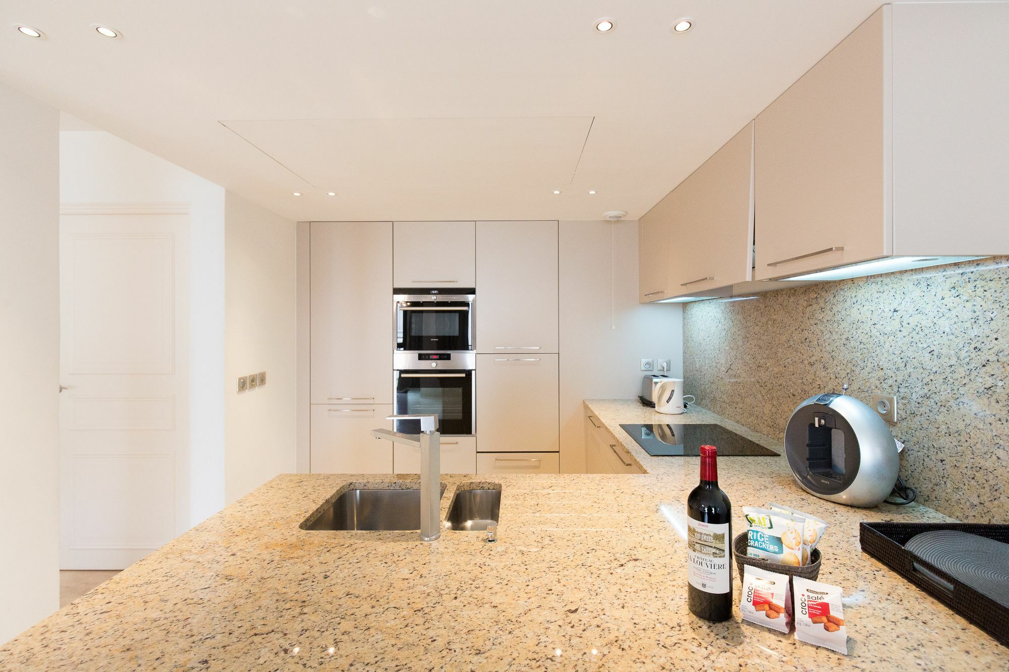 Carlton Riviera Apartment Кан Екстериор снимка